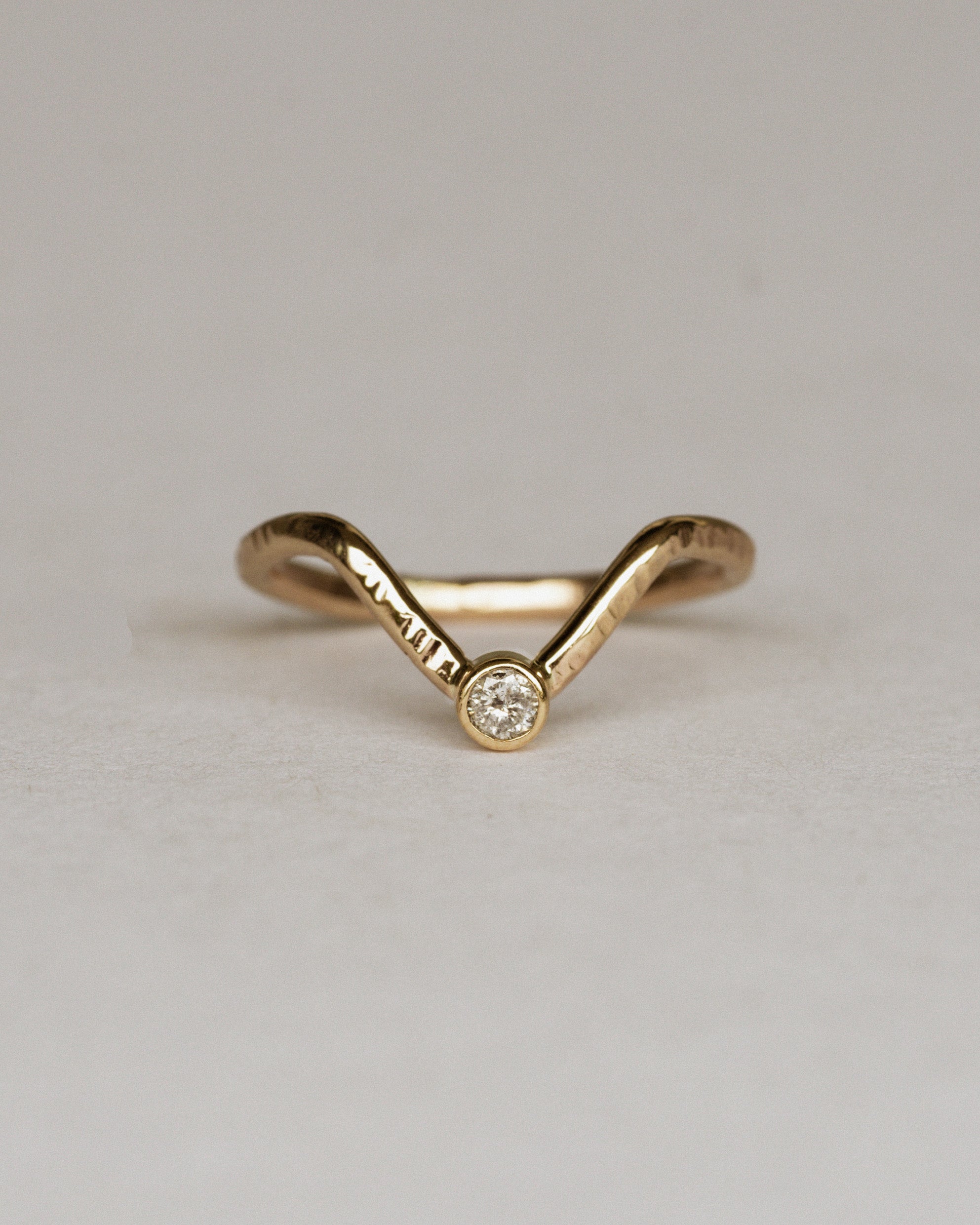 Diamond V ring